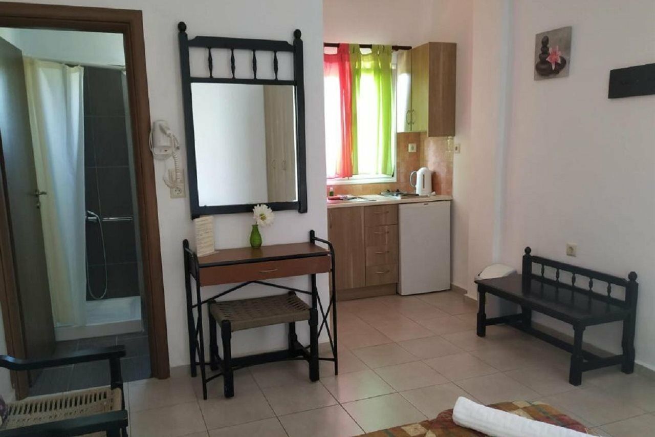 Pardalakis Studios Gerani  Buitenkant foto